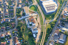 Bürogebäude der BRANDMAUER IT GmbH und Ärztehaus Teampraxis Bellheim mit Sonnen-Apotheke im Bundesland Rheinland-Pfalz, Deutschland