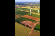 Luftaufnahme von Repowering Windpark Minfeld. JUWI ersetzt vier Altanlagen (GE 1.5) aus 2004 durch zwei neue, modernen Anlagen vom Typ Vestas V162 mit je sechs Megawatt in Kandel im Bundesland Rheinland-Pfalz, Deutschland