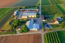 Schrägluftbild von Bauers Garten in Winden im Bundesland Rheinland-Pfalz, Deutschland