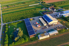 Bauers Garten in Winden im Bundesland Rheinland-Pfalz, Deutschland aus der Drohnenperspektive