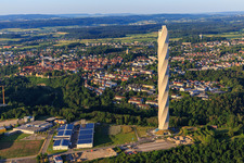 Luftbild von TK Elevator Testturm: Aufzugstestturm mit verdrehter Fassadenmembran, 12 Aufzugschächten und Aussichtsterrasse mit :/// in Rottweil im Bundesland Baden-Württemberg, Deutschland