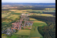 Luftbild von Dorfansicht aus Nordwesten im Ortsteil Binsdorf in Geislingen im Bundesland Baden-Württemberg, Deutschland