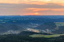 Neckartal aus Südosten am Abend im Ortsteil Altoberndorf in Oberndorf am Neckar im Bundesland Baden-Württemberg, Deutschland
