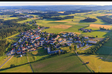Dorfansicht aus Nordosten mit Haus Pauline, Haus Filippo, Pferdestall, Werkhof und Bäckerei der Stiftung St. Franziskus im Ortsteil Heiligenbronn in Schramberg im Bundesland Baden-Württemberg, Deutschland