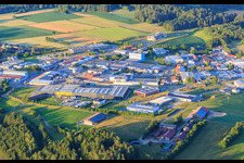 Industriegebiet Gewerbestraße mit Stein Automation GmbH & Co. KG, TOURATECH GmbH, Joh. Nep. Jerger GmbH & Co. KG und Stein Automation GmbH & Co. KG in Niedereschach im Bundesland Baden-Württemberg, Deutschland