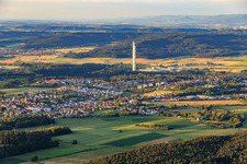 Ortsübersicht aus Westen im Hintergrund der Testturm für Aufzüge in Zimmern ob Rottweil im Bundesland Baden-Württemberg, Deutschland