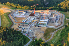 Baustelle für die neue Justizvollzugsanstalt Rottweil von Westen am Abend im Bundesland Baden-Württemberg, Deutschland