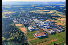 Ortsübersicht aus Westen beim Industriegebiet Maybachstraße mit Flexco Europe GmbH, euroTECH Handling GmbH, chefbeschlag GmbH,. MAFU Group und Blickle Räder+Rollen GmbH u. Co. KG im Ortsteil Bickelsberg in Rosenfeld im Bundesland Baden-Württemberg, Deutschland