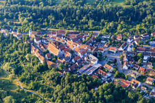 Historischer Ortskern mit Fruchtkasten und Stadtkirche in Rosenfeld im Bundesland Baden-Württemberg, Deutschland