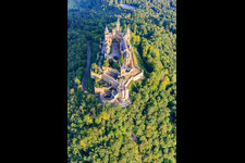 Burg Hohenzollern von Südosten im Ortsteil Zimmern in Bisingen im Bundesland Baden-Württemberg, Deutschland von oben