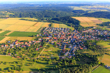 Ortsübersicht aus Süden im Ortsteil Erlaheim in Geislingen im Bundesland Baden-Württemberg, Deutschland