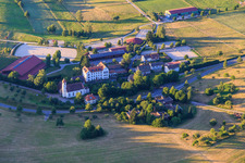 Reitanlage Heiligenbronn des R. C. Heiligenbronn e.V. bei der Wallfahrtskirche Heiligenbronn im Ortsteil Salzstetten in Waldachtal im Bundesland Baden-Württemberg, Deutschland