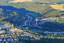 Baustelle der Neckartalhochbrücke Horb am Neckar zur Überquerung des Neckars für die B32 / B28 im Ortsteil Nordstetten im Bundesland Baden-Württemberg, Deutschland