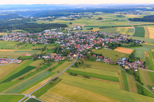 Dorfansicht aus Norden im Ortsteil Hochmössingen in Oberndorf am Neckar im Bundesland Baden-Württemberg, Deutschland