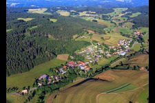Dorfansicht aus Osten im Ortsteil Langenschiltach in St. Georgen im Schwarzwald im Bundesland Baden-Württemberg, Deutschland