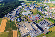 Industriegebiet Auf Herdenen mit Technisches Hilfswerk (THW), Regionalstelle Villingen-Schwenningen, Jopp Electronics GmbH, GRÄSSLIN SÜD GmbH und Kunststoff-Institut Südwest, Emons Spedition GmbH & Co. KG, Druckzentrum Südwest, Presseservice- und Vertriebs GmbH im Ortsteil Weilersbach im Bundesland Baden-Württemberg, Deutschland