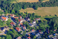 Rathausgasse mit Fachwerkhaus Rathaus und Kirche St. Leodegar im Ortsteil Stetten in Zimmern ob Rottweil im Bundesland Baden-Württemberg, Deutschland