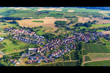 Dorfpanorama aus Süden mit Türmel in Oberhausen im Bundesland Rheinland-Pfalz, Deutschland