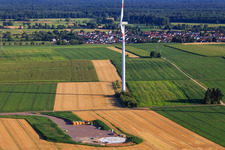 Luftaufnahme von Repowering Windpark Minfeld. JUWI ersetzt vier Altanlagen (GE 1.5) aus 2004 durch zwei neue, modernen Anlagen vom Typ Vestas V162 mit je sechs Megawatt im Bundesland Rheinland-Pfalz, Deutschland