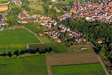 Wasgaustraße Vogesenstr im Ortsteil Ingenheim in Billigheim-Ingenheim im Bundesland Rheinland-Pfalz, Deutschland