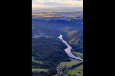 Verlauf der Saar zwischen Liegestelle Schwemlingen und Fähre Welles im Ortsteil Besseringen in Merzig im Bundesland Saarland, Deutschland