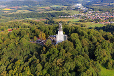 Luftaufnahme von Schaumberg mit Skywalk, Schaumberg Alm und Aussichts- und Fernmeldeturm Schaumbergturm in Tholey im Bundesland Saarland, Deutschland
