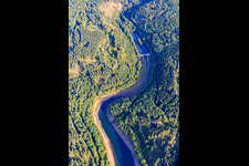Verlauf der Prims als Zufluss zur Talsperre Nonnweiler in Züsch im Bundesland Rheinland-Pfalz, Deutschland
