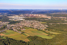 Saarwellingen von Osten im Bundesland Saarland, Deutschland