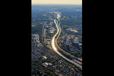 Luftaufnahme von Verlauf der Saar an den Kühltürmen des STEAG Kraftwerk Fenne im Ortsteil Fürstenhausen in Völklingen im Bundesland Saarland, Deutschland