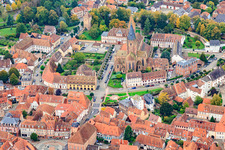 Luftbild von Kirche St. Peter und Paul in Wissembourg im Bundesland Bas-Rhin, Frankreich