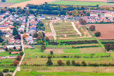 Erschließung des Neubaugebiet Im Kirschgarten in Winden im Bundesland Rheinland-Pfalz, Deutschland aus der Luft betrachtet