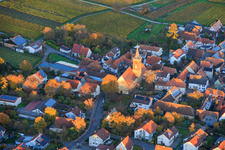 Johanneskirche im Abendlicht im Ortsteil Nußdorf in Landau in der Pfalz im Bundesland Rheinland-Pfalz, Deutschland