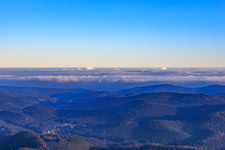 Lauterschwan aus Westen am Abend in Erlenbach bei Dahn im Bundesland Rheinland-Pfalz, Deutschland