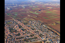 Haupstraße aus Süden im Ortsteil Böhl in Böhl-Iggelheim im Bundesland Rheinland-Pfalz, Deutschland