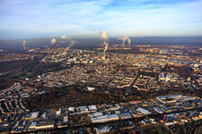 Stadtteilansicht zwischen Ebertpark und BASF im Ortsteil Friesenheim in Ludwigshafen am Rhein im Bundesland Rheinland-Pfalz, Deutschland