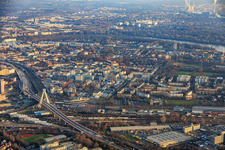 Pylonbrücke und Baustelle zur Renovierung der Hochstraße Süd (B37) über den Hauptbahnhof in Ludwigshafen am Rhein im Bundesland Rheinland-Pfalz, Deutschland