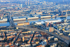 Halb abgerissenes, ehemaliges Rathaus Ludwigshafen im ehemaligen Rathaus Center an der noch abzureissenden Hochstraße Nord(B44) im Ortsteil West in Ludwigshafen am Rhein im Bundesland Rheinland-Pfalz, Deutschland