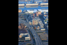 Halb abgerissenes, ehemaliges Rathaus Ludwigshafen im ehemaligen Rathaus Center an der noch abzureissenden Hochstraße Nord(B44) im Ortsteil Mitte in Ludwigshafen am Rhein im Bundesland Rheinland-Pfalz, Deutschland aus der Luft