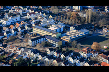 Grundschule Herxheim,. Festplatz und Elmar-Weiller-Festhalle Herxheim in Herxheim bei Landau im Bundesland Rheinland-Pfalz, Deutschland