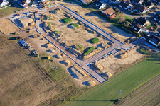 Neubaugebiet "In den Kieseläckern II" in Erschließung in Herxheimweyher im Bundesland Rheinland-Pfalz, Deutschland von oben