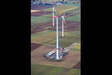 Repowering des Windpark Minfeld. JUWI ersetzt vier Altanlagen (GE 1.5) aus 2004 durch zwei neue, modernen Anlagen vom Typ Vestas V162 mit je sechs MW in Kandel im Bundesland Rheinland-Pfalz, Deutschland