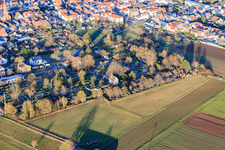 Friedhof Bellheim im Winter im Bundesland Rheinland-Pfalz, Deutschland