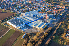 Schrägluftbild von Neubaustelle auf dem Geländer der Kardex Remstar in Bellheim im Bundesland Rheinland-Pfalz, Deutschland