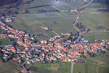 Winzerort von Süden in Frankweiler im Bundesland Rheinland-Pfalz, Deutschland