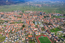 Maikammer von Süden im Bundesland Rheinland-Pfalz, Deutschland