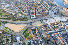 Gelände der künftigen Helmut-Kohl Allee auf dem Grund des bis auf die Grundmauern abgerissenen, ehemaligen Rathaus Center an der noch abzureissenden Hochstraße Nord(B44) im Ortsteil Mitte in Ludwigshafen am Rhein im Bundesland Rheinland-Pfalz, Deutschland