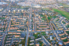 Maudacher Straße aus Westen im Ortsteil Gartenstadt in Ludwigshafen am Rhein im Bundesland Rheinland-Pfalz, Deutschland