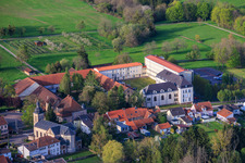 Festhalle Clos du chateau, Bürgermeisteramt und Grundschule in Neufgrange im Bundesland Moselle, Frankreich