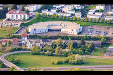 Halbrundes Gebäude des CINÉMA CGR Freyming-Merlebach "10 Cinemas" im Ortsteil Sainte-Barbe im Bundesland Moselle, Frankreich