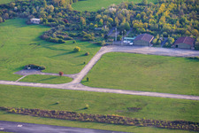 Hangars und Rollwege am ehemaligen Miltärflugplatz Grostenquin in Bistroff im Bundesland Moselle, Frankreich